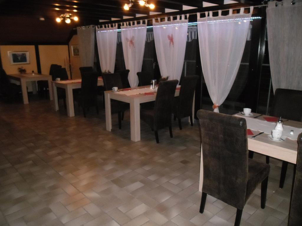 Hotel Garni Julia Linnich Ngoại thất bức ảnh
